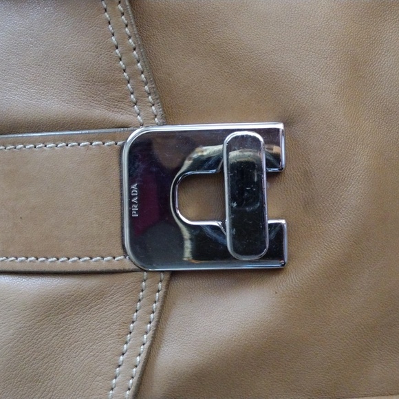 Prada Cuervo tan soft leather shoulder bag. - Picture 2 of 13